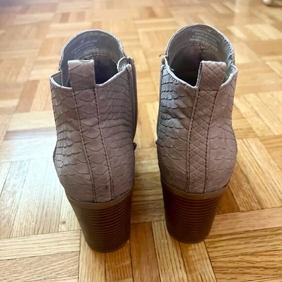 Altar'd State Booties 7 Tan - Picture 2 of 5